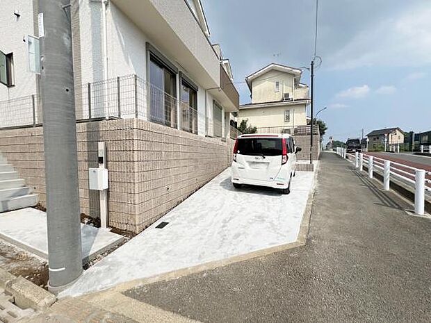 駐車場ももちろん完備しておりますのでお車所有の方にも心強いです。