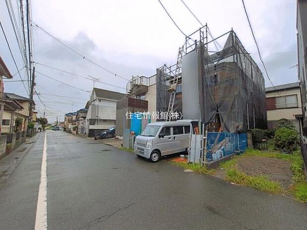 前面道路を含めた現地写真です。