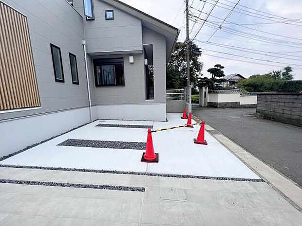 駐車場ももちろん完備しておりますのでお車所有の方にも心強いです。