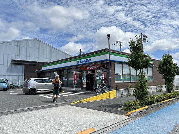 ファミリーマート 南町田四丁目店まで約510m(徒歩7分)
