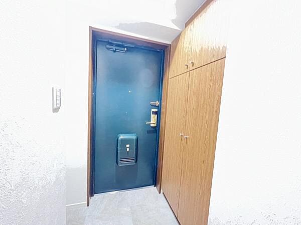 散らかりがちな玄関もスッキリの玄関収納付。