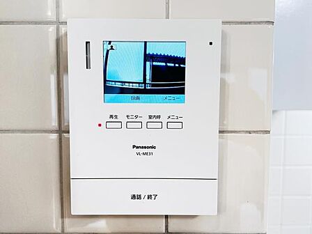 訪問者を確認できるTVモニター付きインターフォンです。
