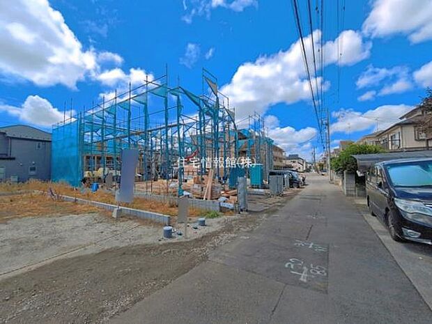 前面道路を含めた現地写真です。