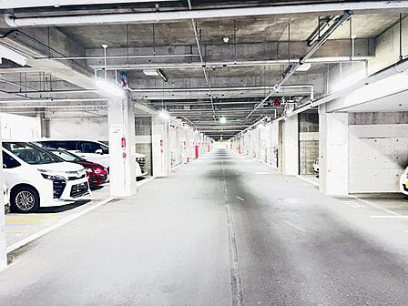 駐車場ももちろん完備しておりますのでお車所有の方にも心強いです。