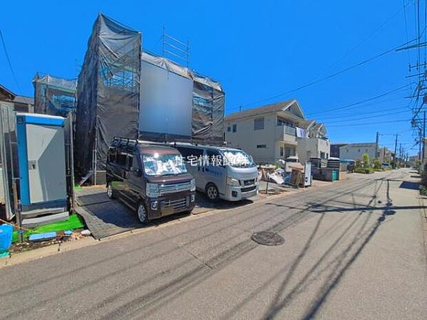 前面道路を含めた現地写真です。