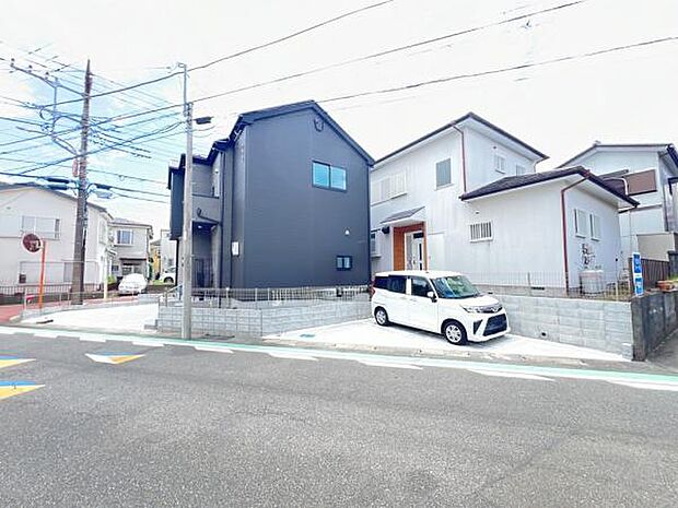 駐車場ももちろん完備しておりますのでお車所有の方にも心強いです。
