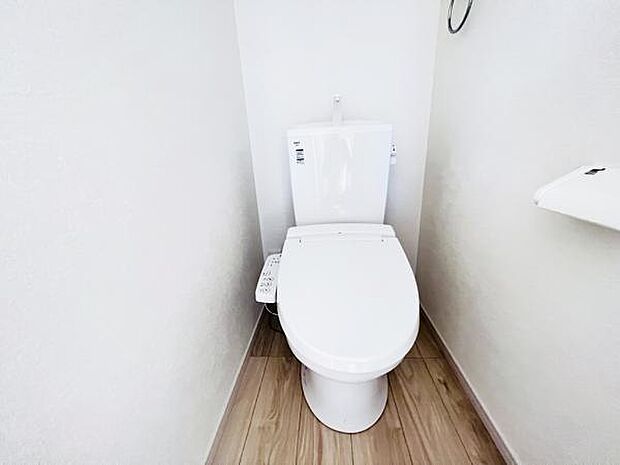 各階にトイレを設けており、ご家族が揃う時もゆとりをもってご利用いただけます。