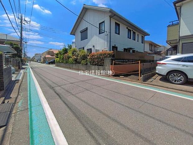前面道路を含めた現地写真です。