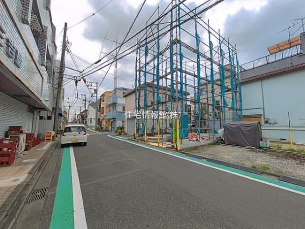 前面道路を含めた現地写真です。