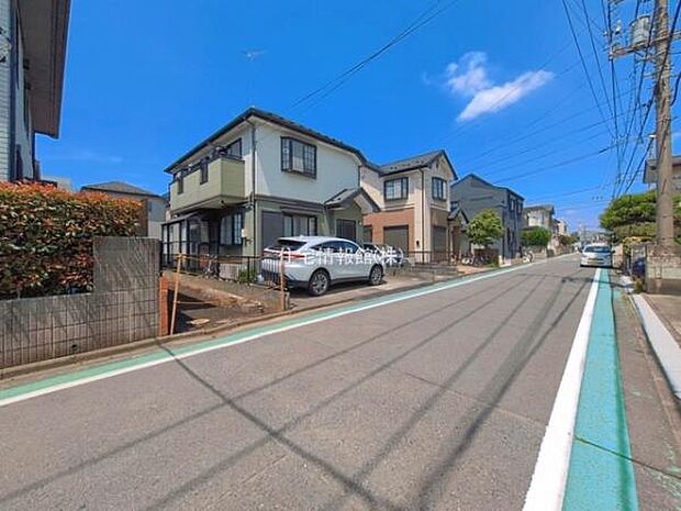 前面道路を含めた現地写真です。