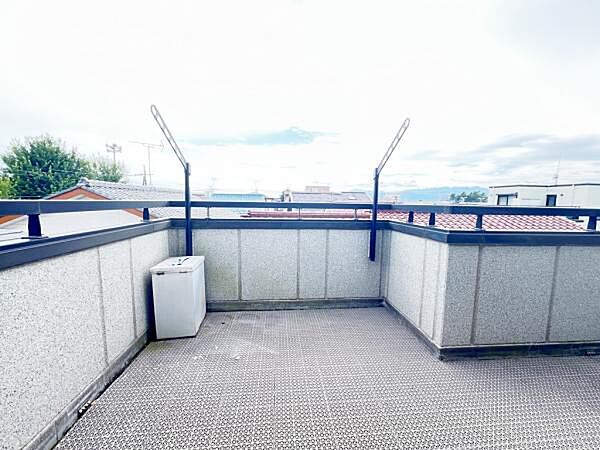 お洗濯ものを気持ち良く太陽の光で干せるのが嬉しいですね。