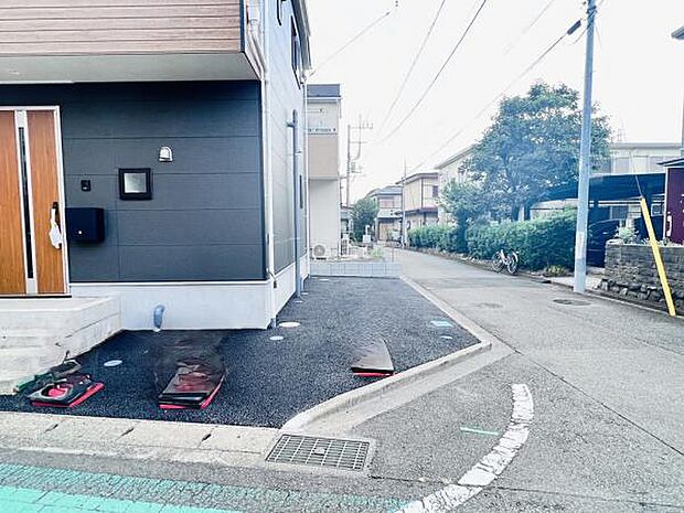 駐車場ももちろん完備しておりますのでお車所有の方にも心強いです。