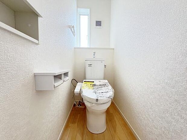 各階にトイレを設けており、ご家族が揃う時もゆとりをもってご利用いただけます。