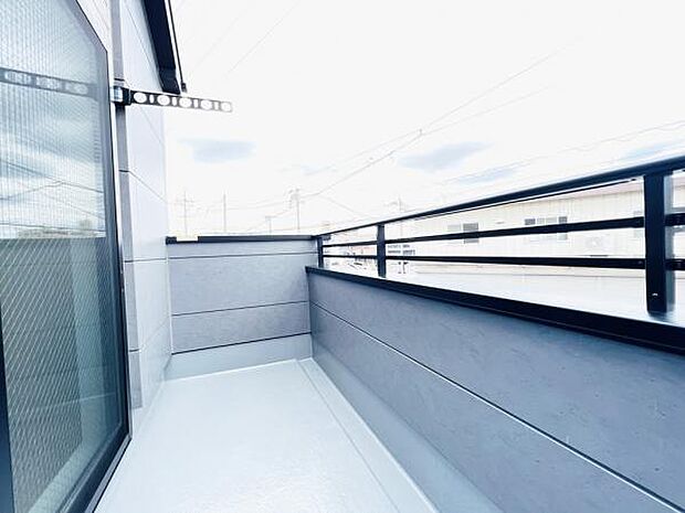 お洗濯ものを気持ち良く太陽の光で干せるのが嬉しいですね。