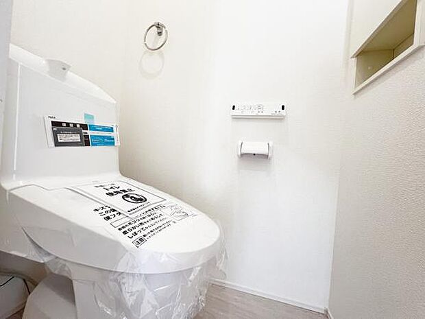 各階にトイレを設けており、ご家族が揃う時もゆとりをもってご利用いただけます。