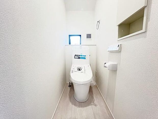 各階にトイレを設けており、ご家族が揃う時もゆとりをもってご利用いただけます。