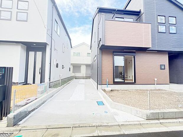 駐車場ももちろん完備しておりますのでお車所有の方にも心強いです。