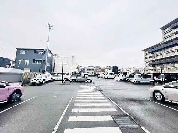 駐車場ももちろん完備しておりますのでお車所有の方にも心強いです。