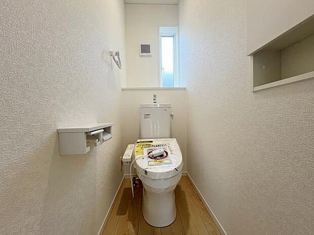 各階にトイレを設けており、ご家族が揃う時もゆとりをもってご利用いただけます。