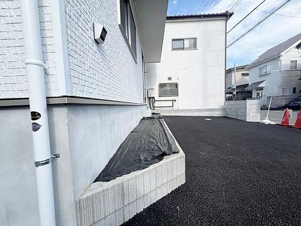 お庭スペースは、ガーデニングやお子様との外遊びなど多彩な用途でお楽しみいただけます。