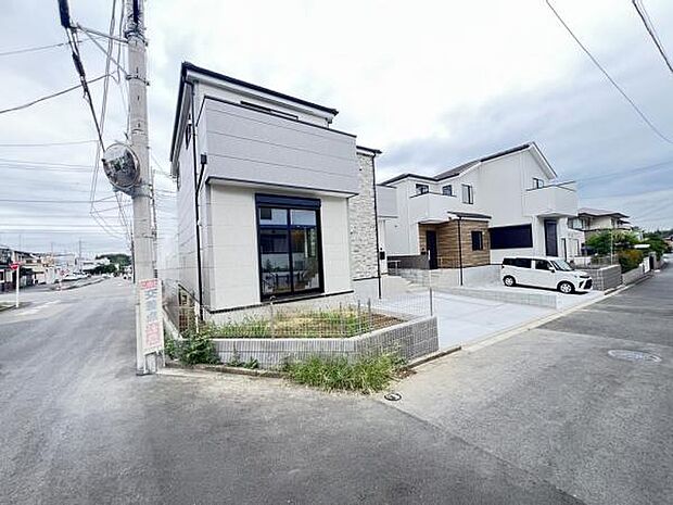木造2階建です。