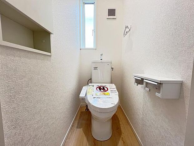 各階にトイレを設けており、ご家族が揃う時もゆとりをもってご利用いただけます。
