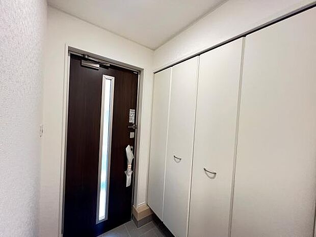 散らかりがちな玄関もスッキリの玄関収納付。