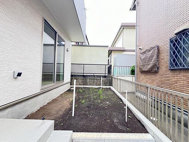お庭スペースは、ガーデニングやお子様との外遊びなど多彩な用途でお楽しみいただけます。