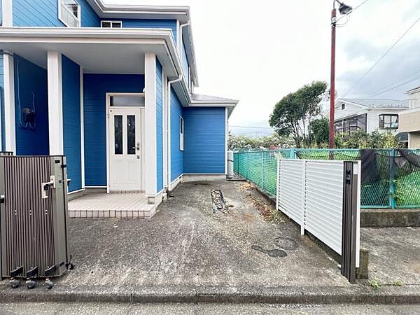 駐車場ももちろん完備しておりますのでお車所有の方にも心強いです。