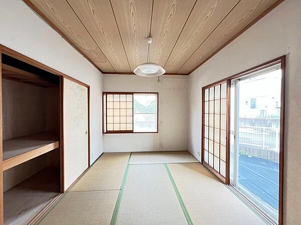 和室スペースです。畳のお部屋は寛げる空間ですね。