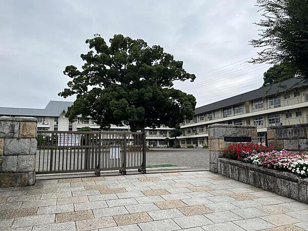 相模原市立新磯小学校まで約340m（徒歩5分）