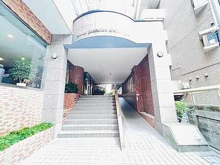 エントランスです。皆様やお客様をお出迎え致します。