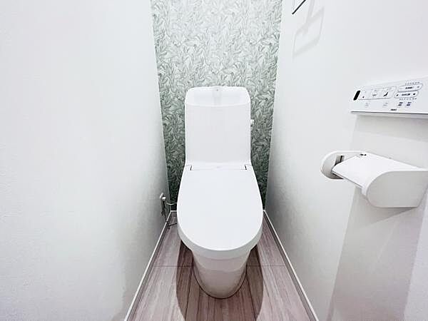 各階にトイレを設けており、ご家族が揃う時もゆとりをもってご利用いただけます。
