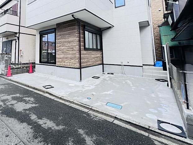 駐車場ももちろん完備しておりますのでお車所有の方にも心強いです。
