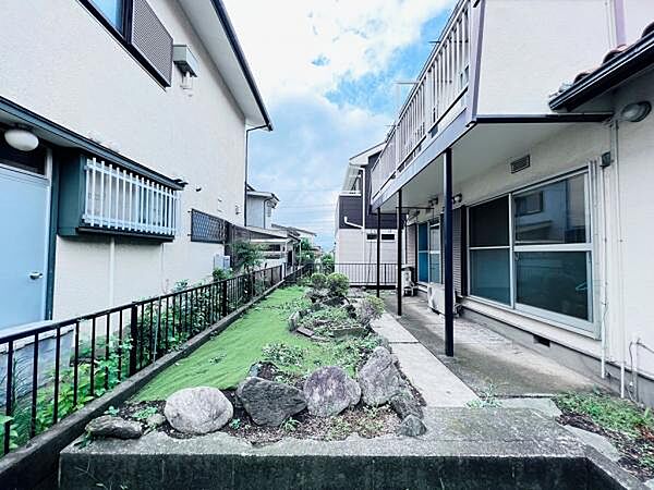 お庭スペースは、ガーデニングやお子様との外遊びなど多彩な用途でお楽しみいただけます。