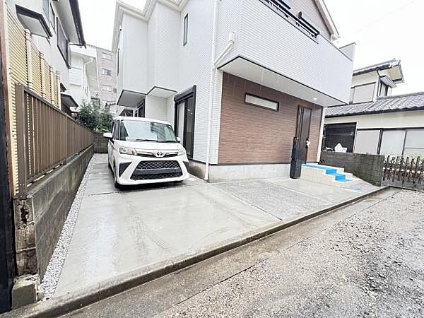 駐車場ももちろん完備しておりますのでお車所有の方にも心強いです。