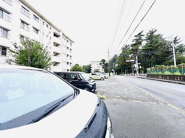 駐車場ももちろん完備しておりますのでお車所有の方にも心強いです。