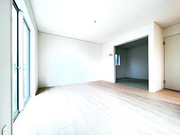 家族団らんの場所としてゆったりと居心地の良いリビングです。