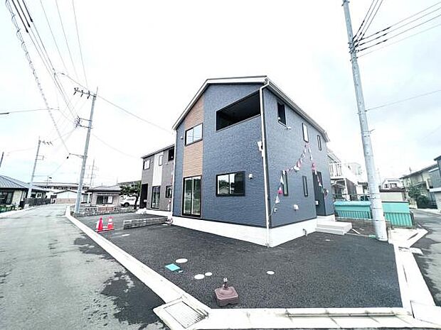 駐車場ももちろん完備しておりますのでお車所有の方にも心強いです。