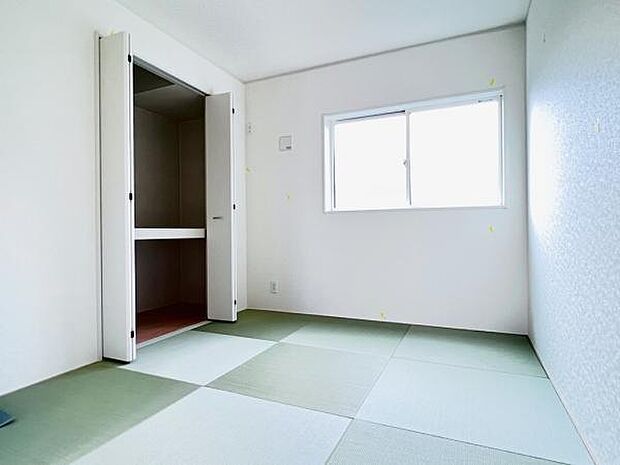 和室スペースです。畳のお部屋は寛げる空間ですね。