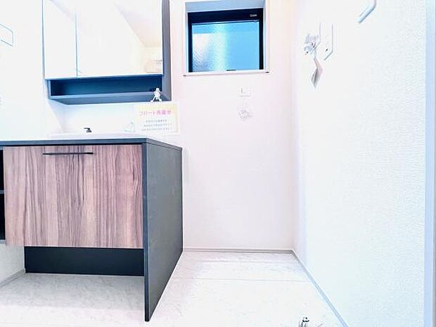 お天気を気にせずお洗濯ができ、室内干し可能です。