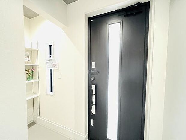 散らかりがちな玄関もスッキリの玄関収納付。