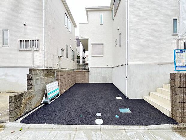 駐車場ももちろん完備しておりますのでお車所有の方にも心強いです。