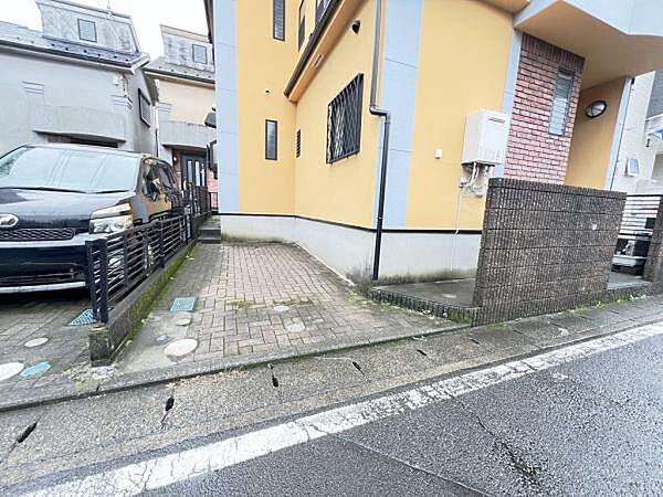 駐車場ももちろん完備しておりますのでお車所有の方にも心強いです。