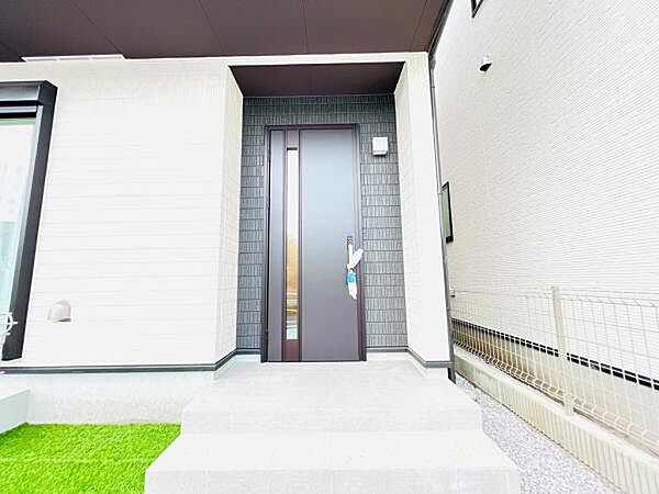 いつも気持ちよくご家族を迎えられる玄関です。