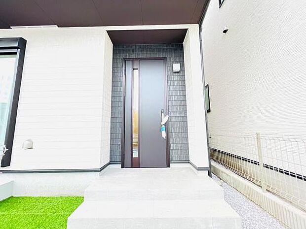 いつも気持ちよくご家族を迎えられる玄関です。