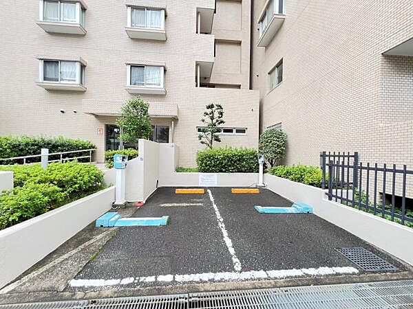 駐車場ももちろん完備しておりますのでお車所有の方にも心強いです。