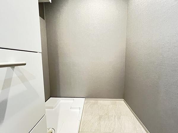 お天気を気にせずお洗濯ができ、室内干し可能です。