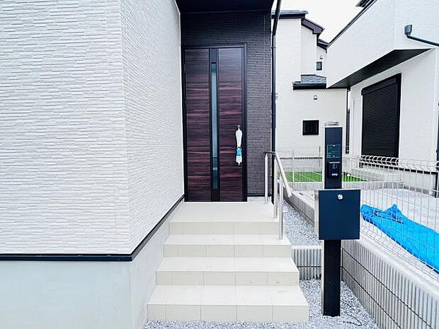 いつも気持ちよくご家族を迎えられる玄関です。