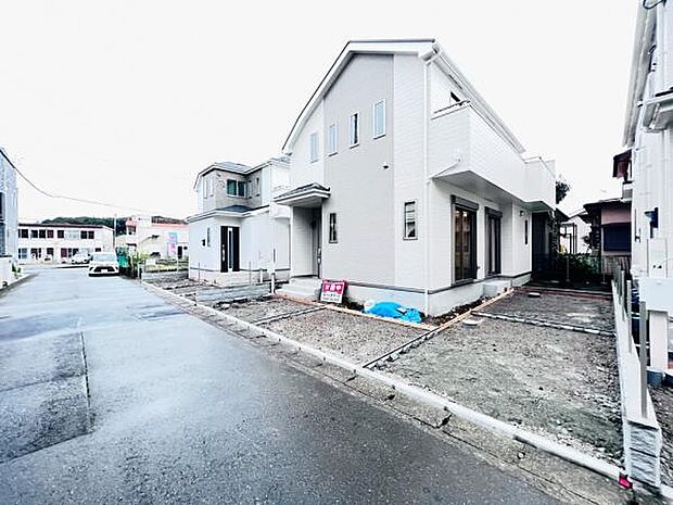 駐車場ももちろん完備しておりますのでお車所有の方にも心強いです。